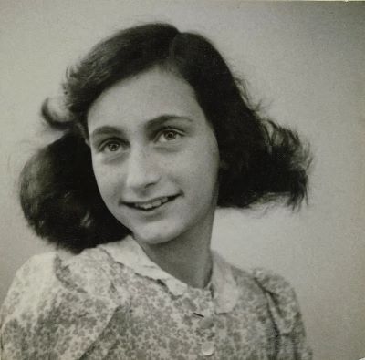 Anne_Frank_passport_photo,_May_1942.jpg