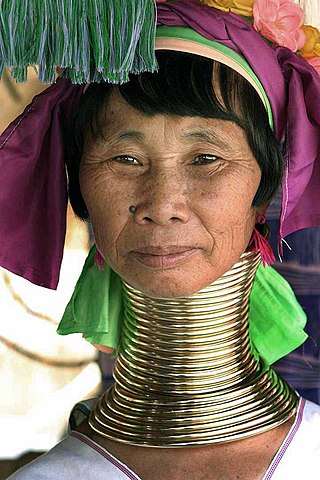 320px-Kayan_woman_with_neck_rings.jpg