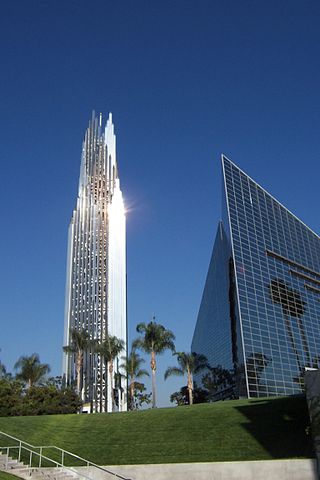 320px-Crystal_Cathedral_Tower.jpg