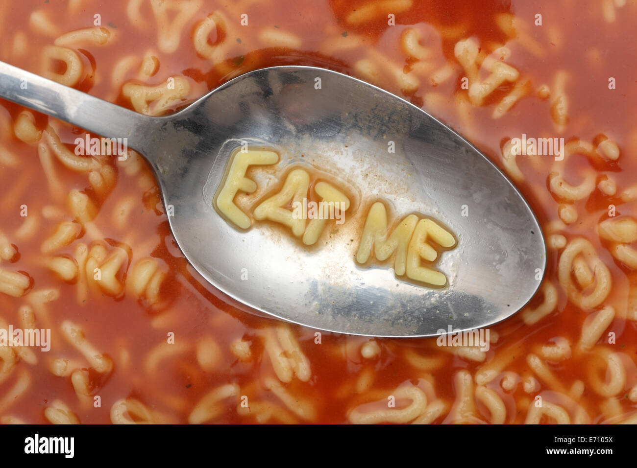 alphabet-letters-in-spoon-spell-out-eat-me-alphabet-soup-pasta-closeup-E7105X.jpg