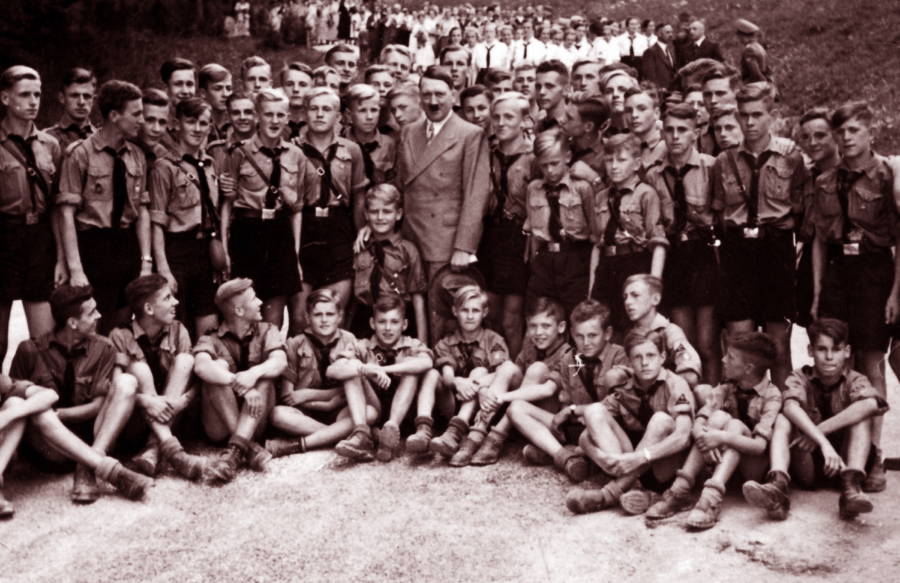 hitler-youth-large-group.jpg