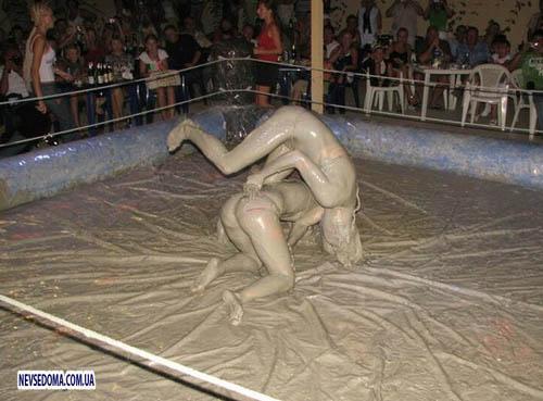 womens_mud_wrestling_18.jpg