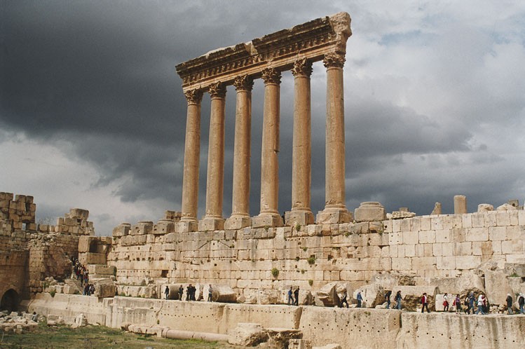 Colonnes_Baalbek.jpg