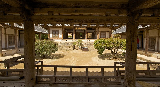 byeongsan-seowon-confucian-school-58871.jpg