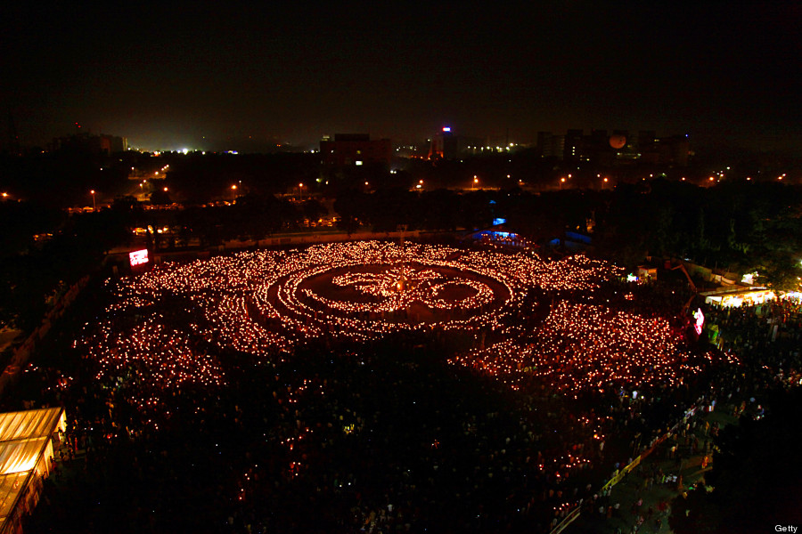 o-THOUSANDS-OF-INDIAN-HINDU-DEVOTEES-LIGHT-CANDLES-900.jpg