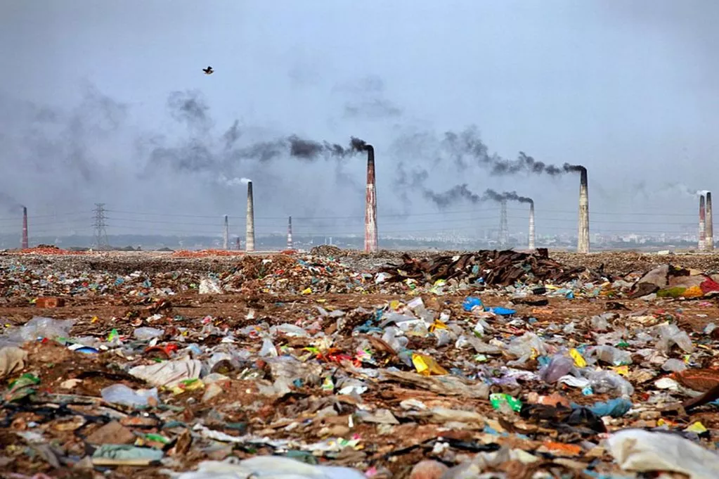 Endless-view-of-pollution-in-Bangladesh.jpg