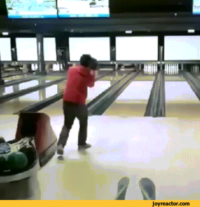 gif-bowling-fail-throw-3796791.gif
