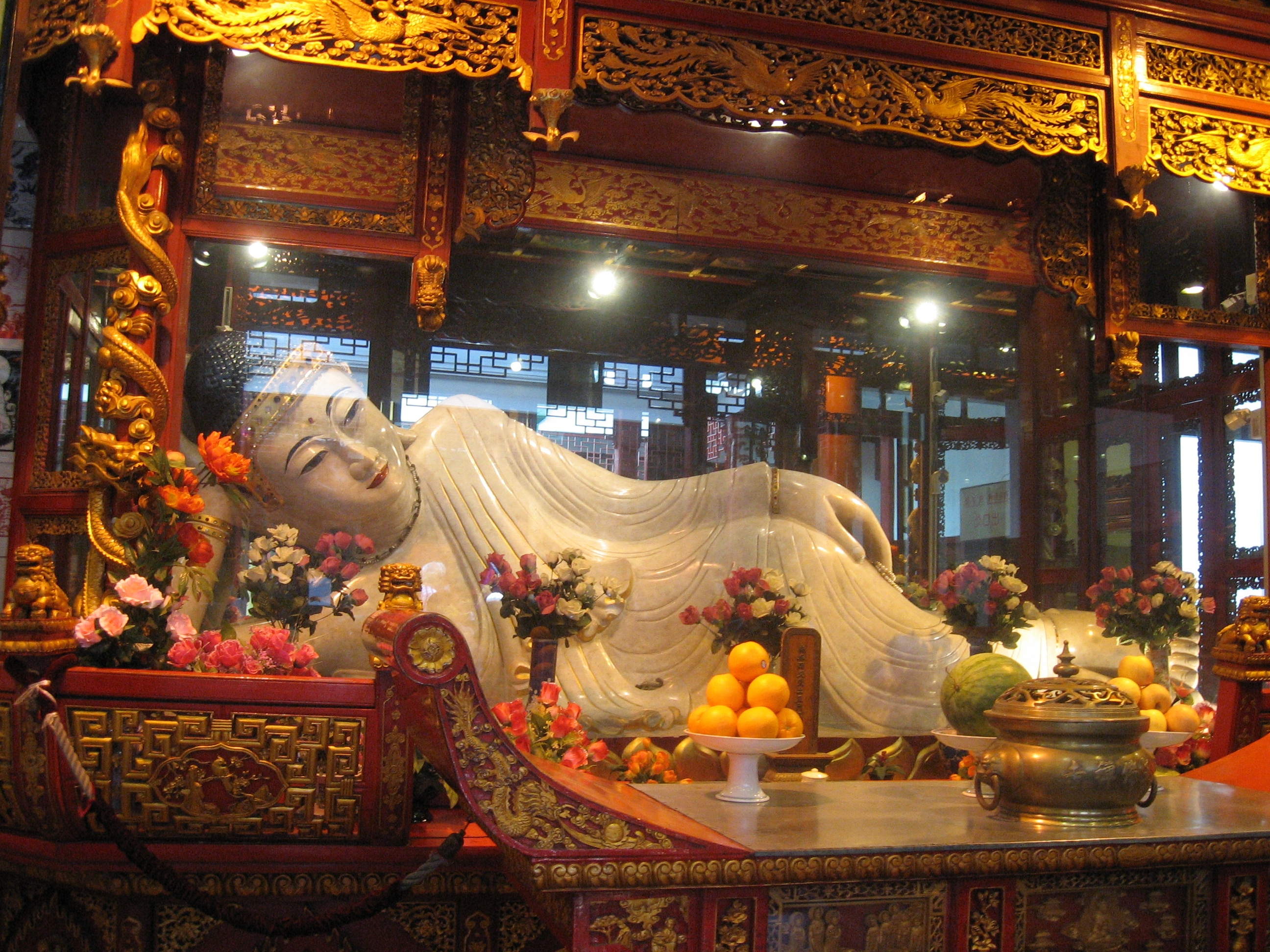 Statue_of_lying_Buddha_china.JPG