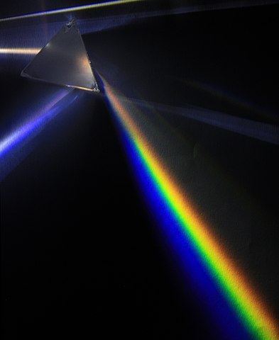 393px-Light_dispersion_of_a_mercury-vapor_lamp_with_a_flint_glass_prism_IPNr%C2%B00125.jpg