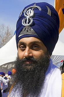 220px-Sikh_triditional_turban_Dumalla.jpg