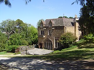 300px-The_Great_Hall_at_Montsalvat.jpg