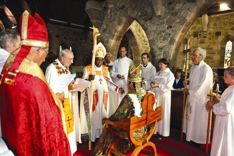 Archbishop-John-Sentamu-seats-the-Bishop-of-Taranaki-in-his-new-cathedra.-Note-the-white-feather-trim-on-Bishop-Philip-s-cope_photoDisplay.jpg