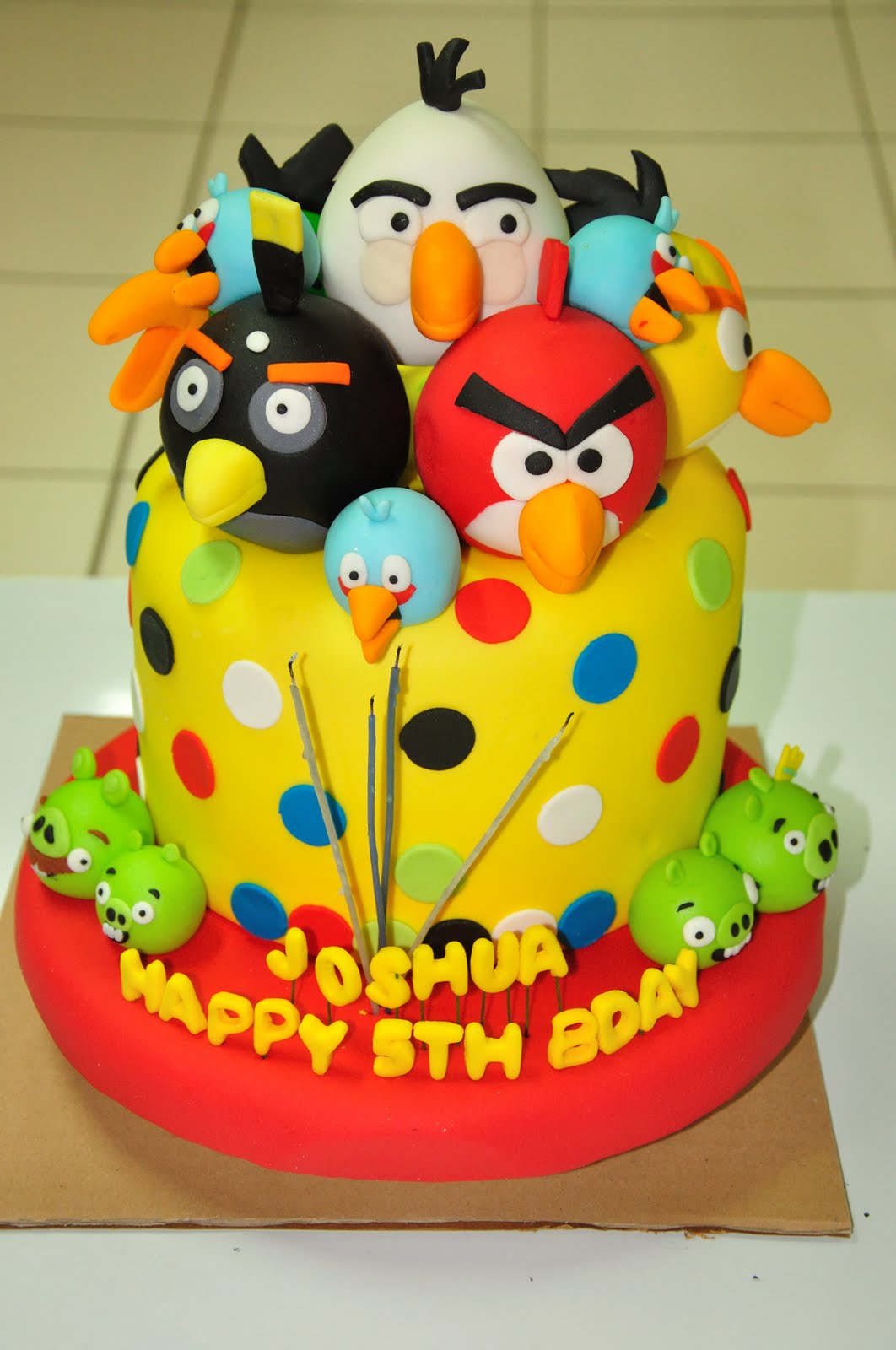 Angry-Birds-Cake-Birthday.jpg