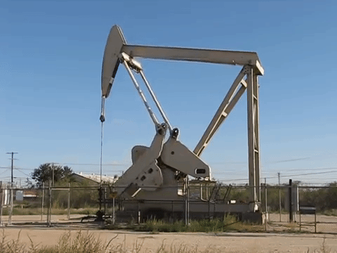 Odessa_TX_Oil_Well_with_Lufkin_320D_pumping_unit.gif