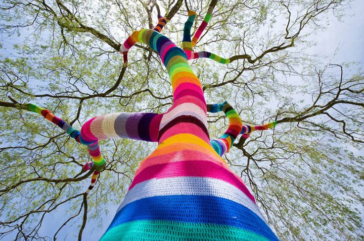 street_art_yarn_crochet_1.jpeg