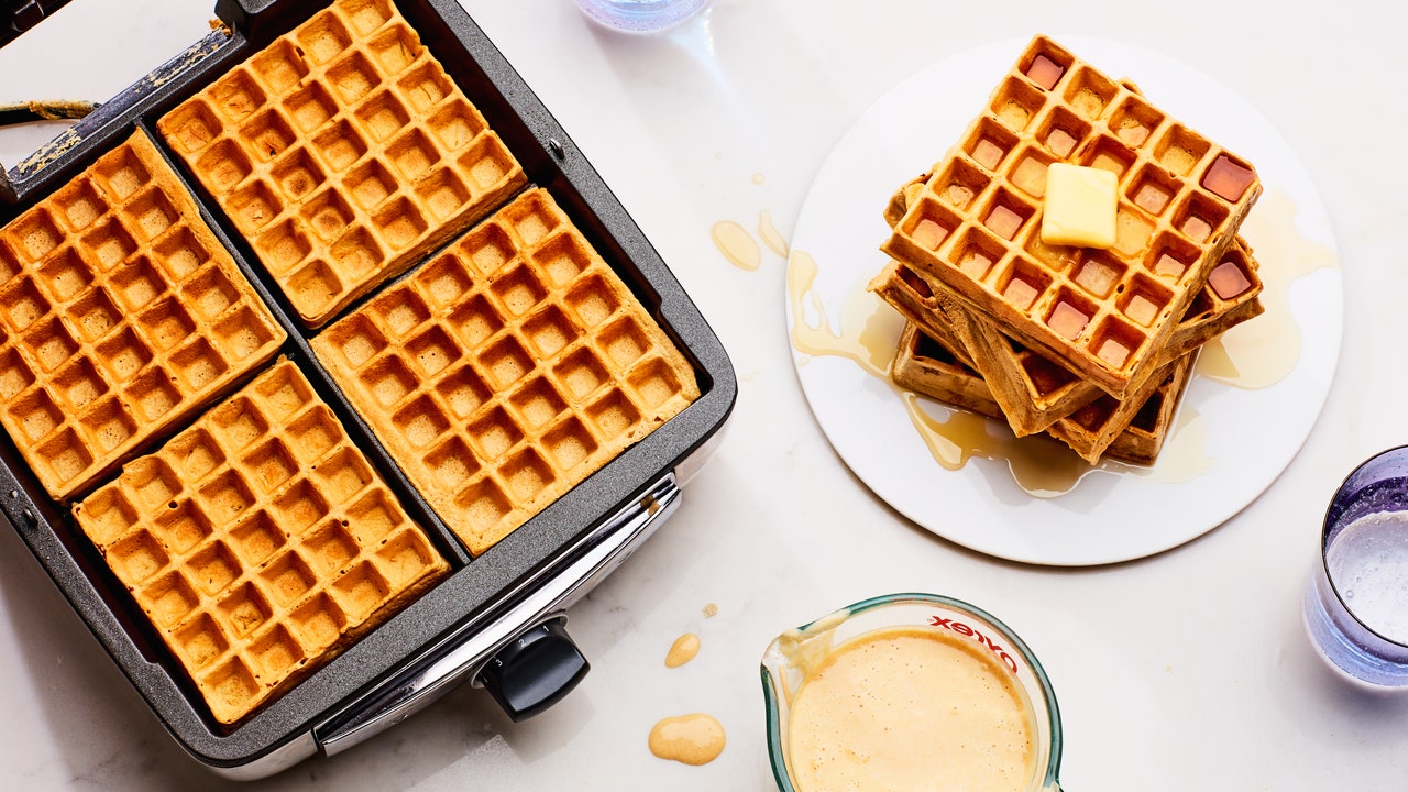 Best-Waffle-Iron-03052018.jpg