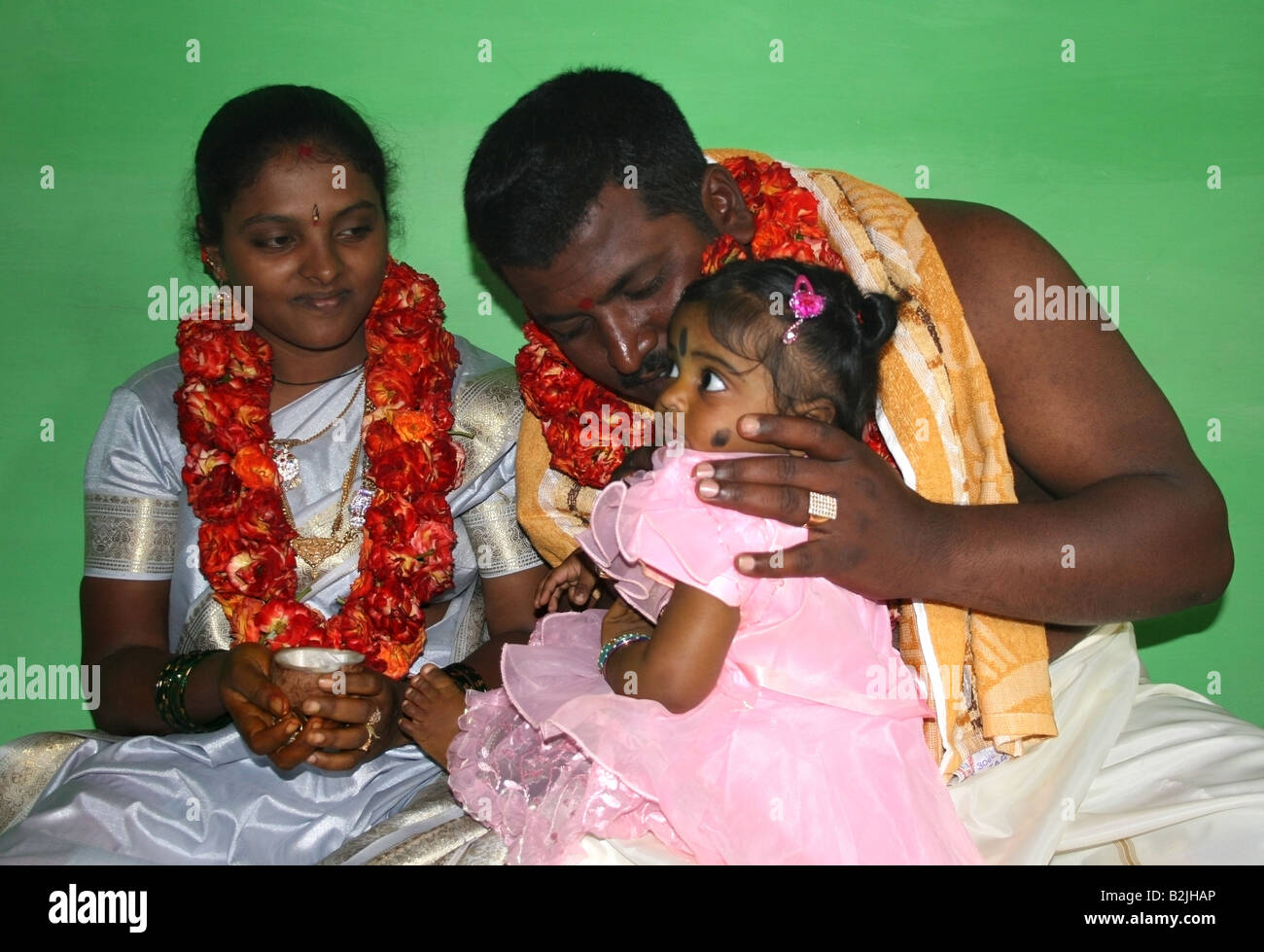 parents-carrying-out-namakaran-naming-ceremony-ritual-father-whispers-B2JHAP.jpg