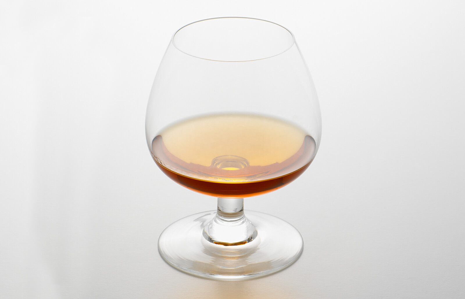 261161-1600x1030-how-drink-brandy-right-way.jpg