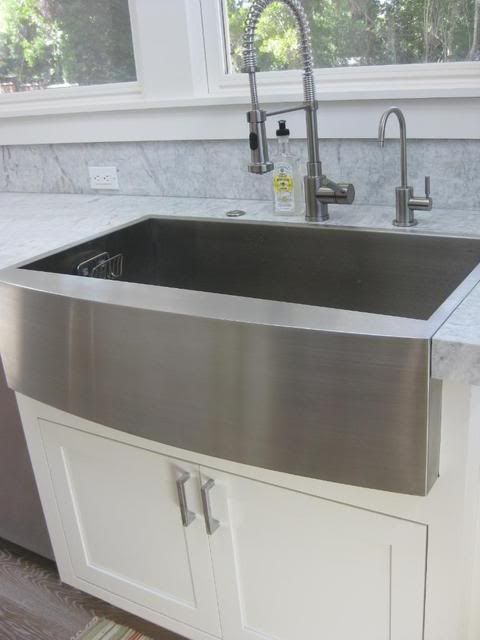f8f43db681769b19a465e04e80a8f7f8--stainless-steel-farmhouse-sink-stainless-steel-sinks.jpg