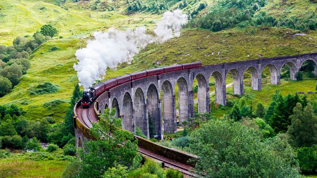 0_Steam-Train-on-Glenfinnan-Viaduct-Scotland.jpg