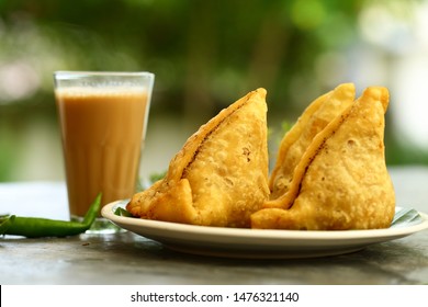 homemade-spicy-delicious-samosa-served-260nw-1476321140.jpg