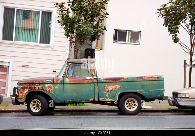 old-rusty-pickup-truck-on-san-francisco-street-cxfe51.jpg