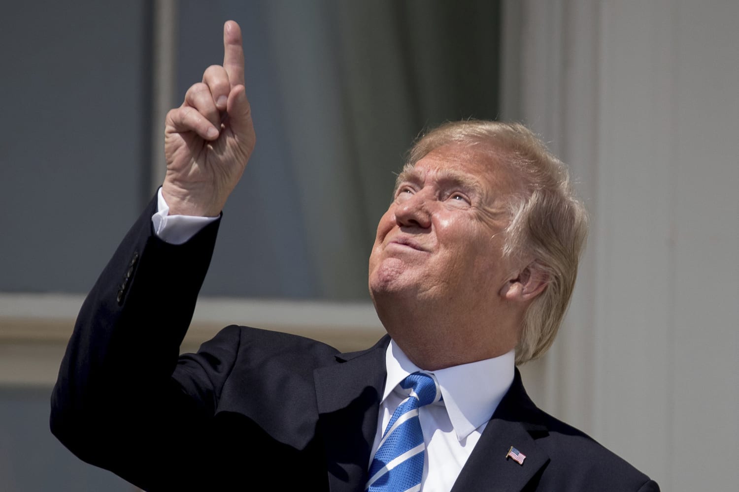 170821-trump-eclipse-348p-rs_eaeb6584deafab9252f1238003f82d32.JPG