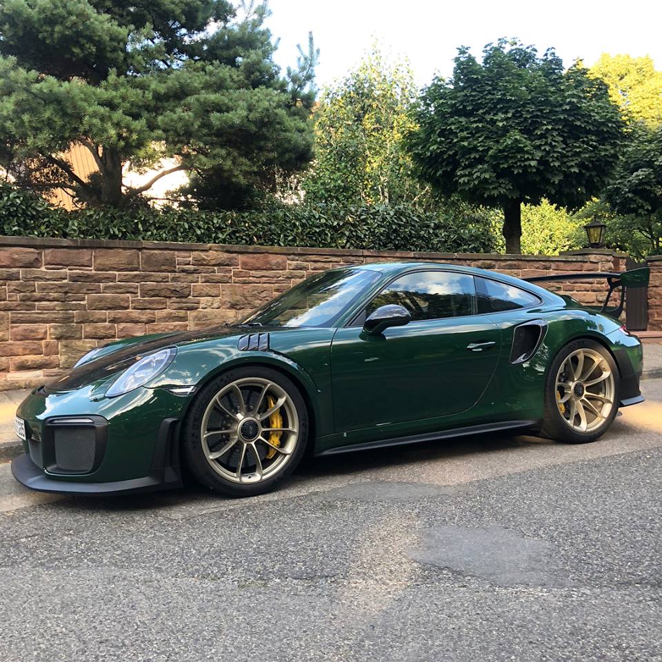 british-racing-green-porsche-911-gt2-rs-with-white-gold-metallic-wheels-is-posh-127540_1.jpg
