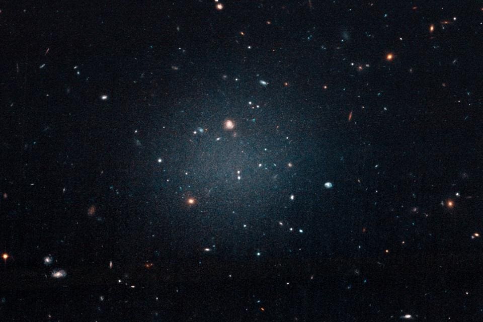https%3A%2F%2Fblogs-images.forbes.com%2Fstartswithabang%2Ffiles%2F2018%2F04%2FNo-dark-matter-ultra-diffuse.jpg