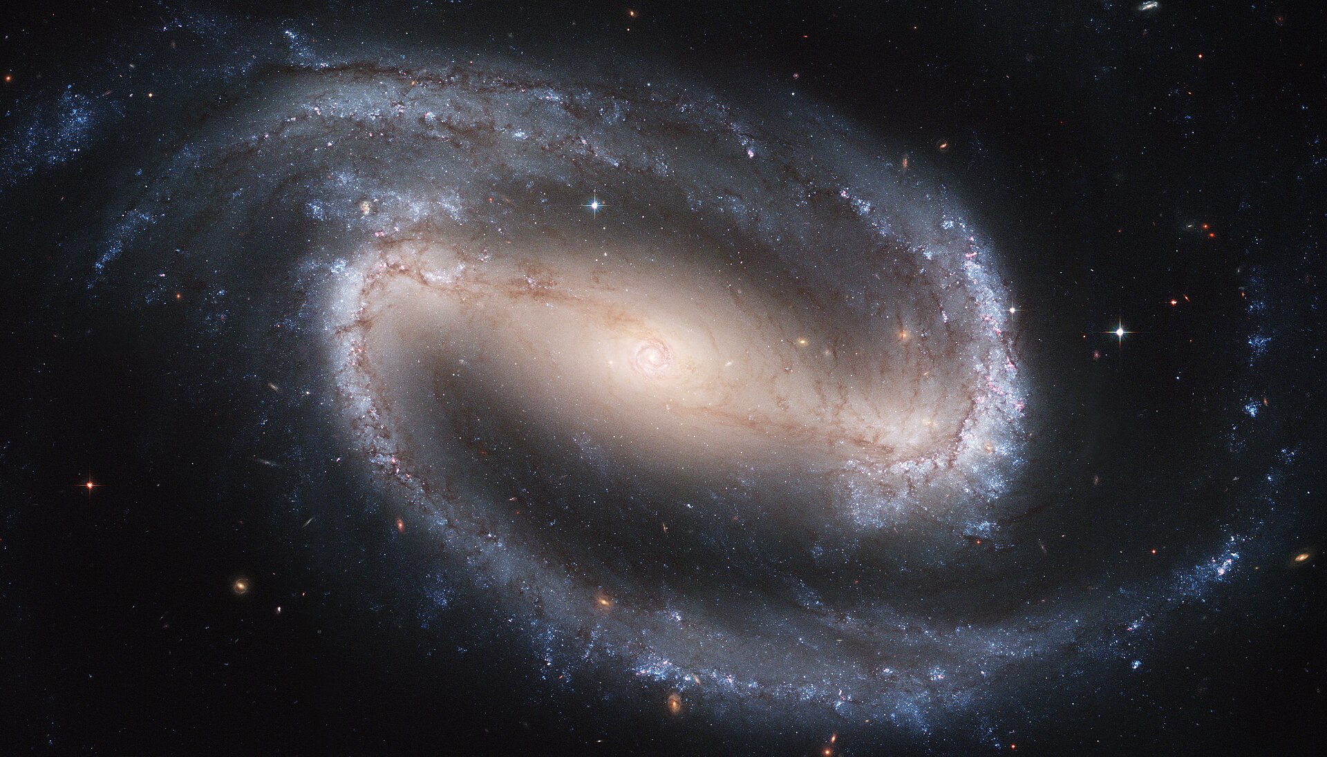 1920px-Hubble2005-01-barred-spiral-galaxy-NGC1300.jpg