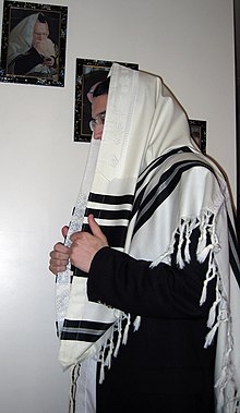 220px-Prayer_Shawl.JPG