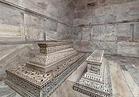 200px-Tombs-in-crypt.jpg