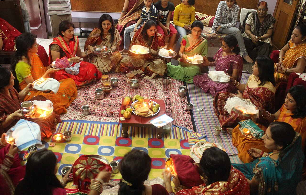 1280px-Karva_Chauth_puja.jpg